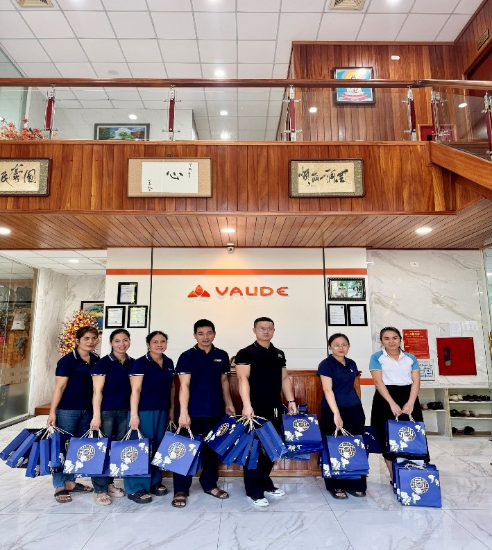 TẾT TRUNG THU 2025 – VAUDE VIỆT NAM TRAO GỬI YÊU THƯƠNG, GẮN KẾT MỌI THÀNH VIÊN